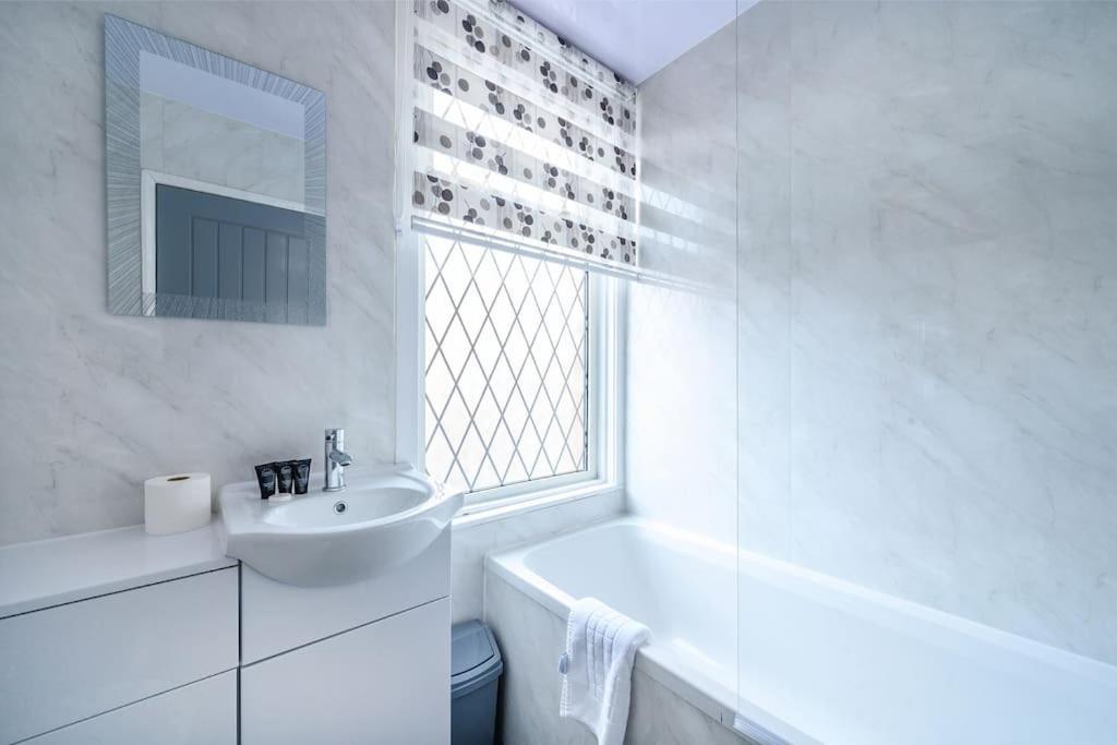 -16Pt- For Your Relaxed & Cosy Stay & Free Parking Leeds  Exteriör bild
