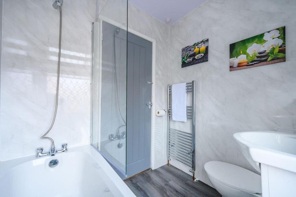 -16Pt- For Your Relaxed & Cosy Stay & Free Parking Leeds  Exteriör bild