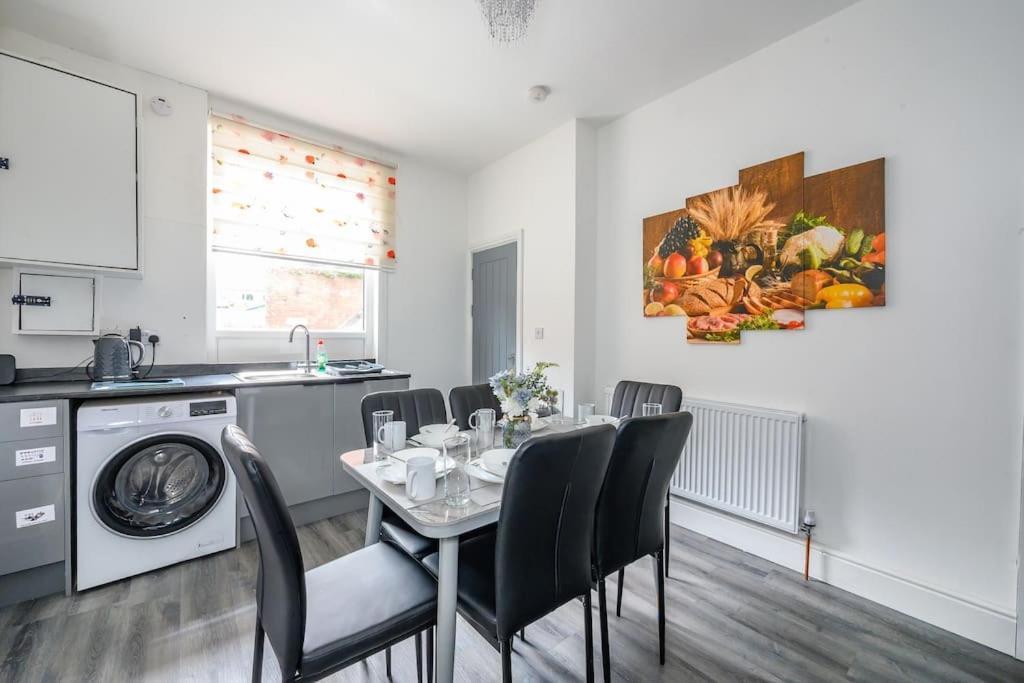 -16Pt- For Your Relaxed & Cosy Stay & Free Parking Leeds  Exteriör bild